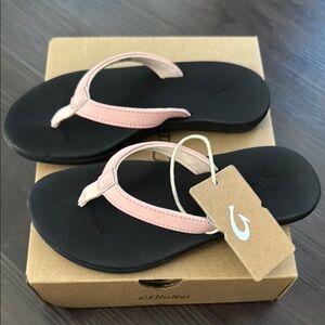 New OluKai Black and Pink Sandals Kids Flip Flop 1